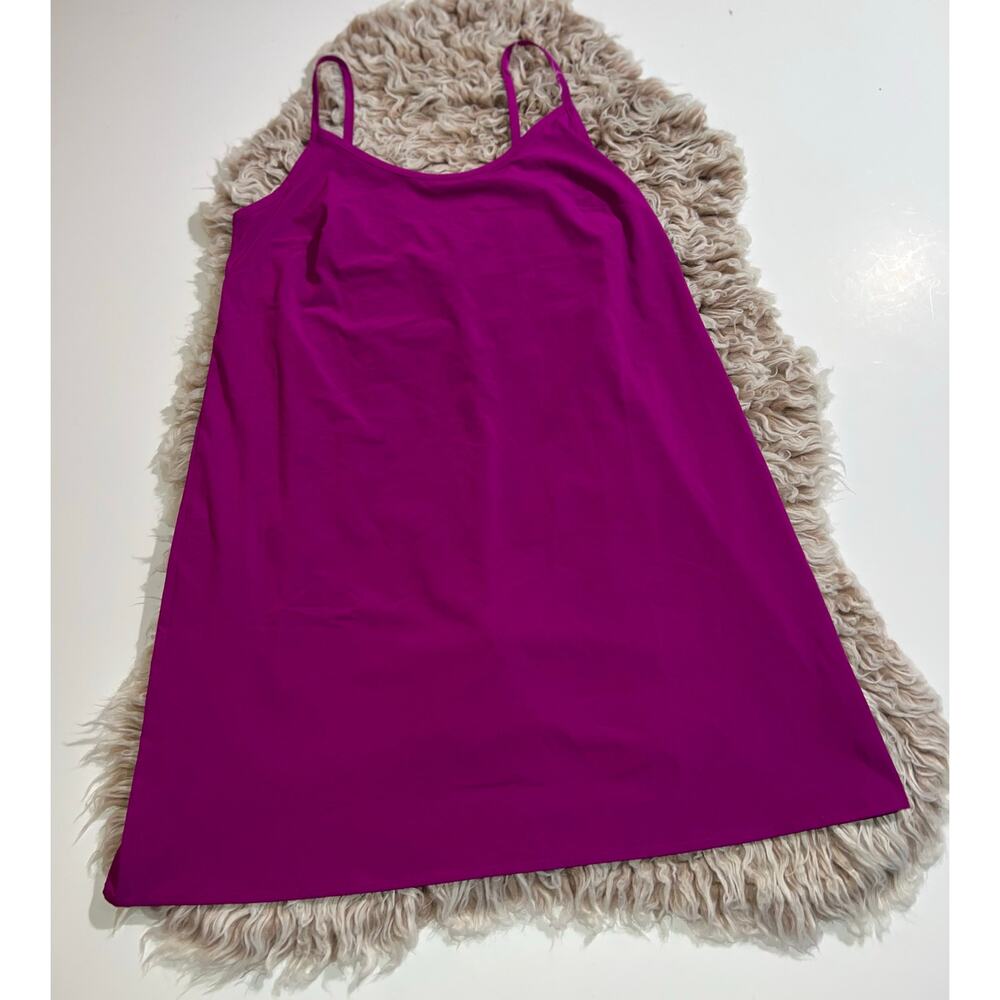Gap fit women’s athletic dress with built in shorts - Picture 10 of 11